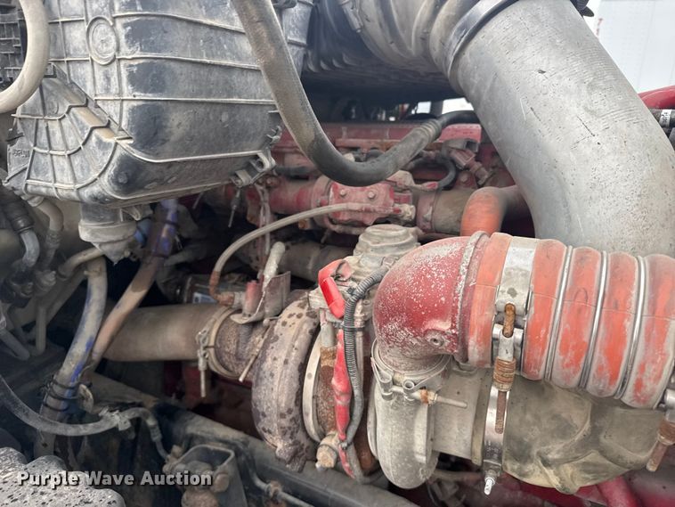 image for item ER2395 2015 Kenworth T680  semi truck