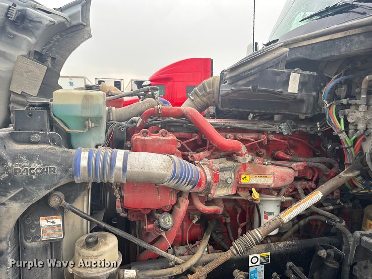 image for item ER2395 2015 Kenworth T680  semi truck