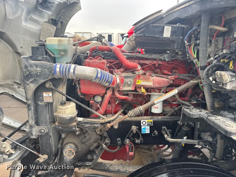 image for item ER2395 2015 Kenworth T680  semi truck