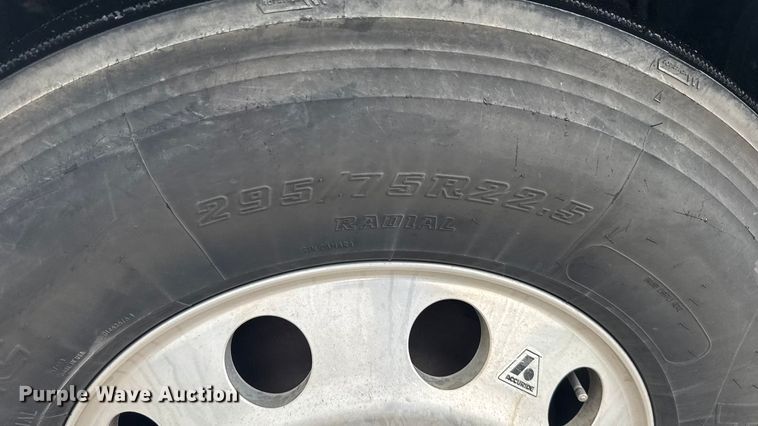 image for item ER2395 2015 Kenworth T680  semi truck