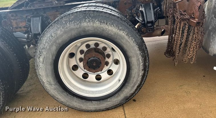 image for item ER2395 2015 Kenworth T680  semi truck