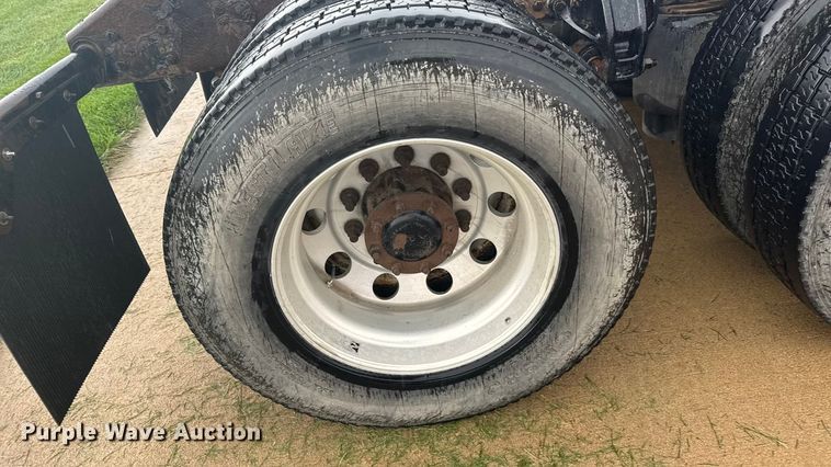 image for item ER2395 2015 Kenworth T680  semi truck