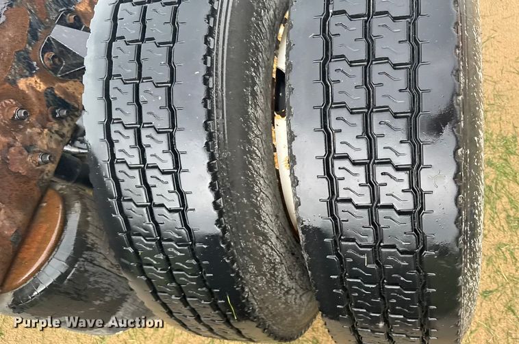 image for item ER2395 2015 Kenworth T680  semi truck