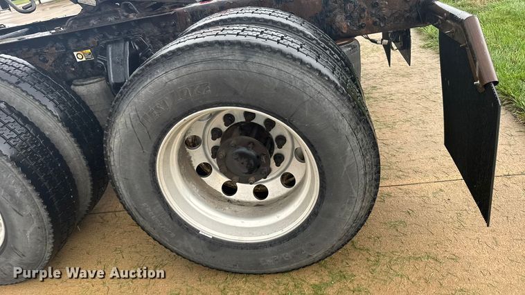 image for item ER2395 2015 Kenworth T680  semi truck