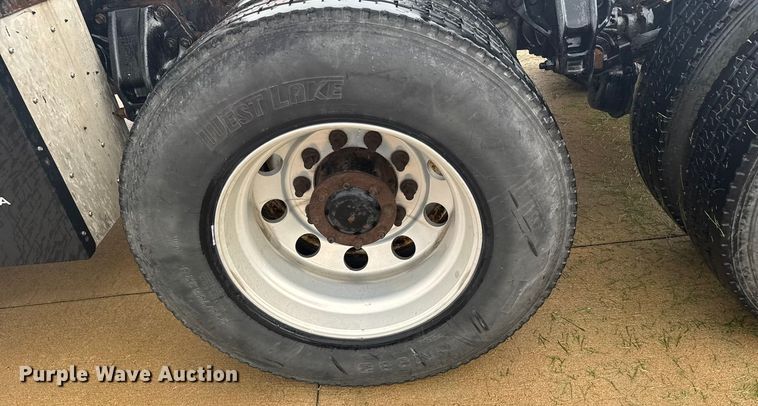 image for item ER2395 2015 Kenworth T680  semi truck