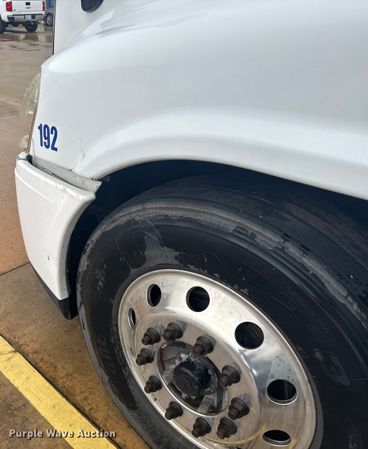 image for item ER2396 2016 Freightliner Cascadia semi truck