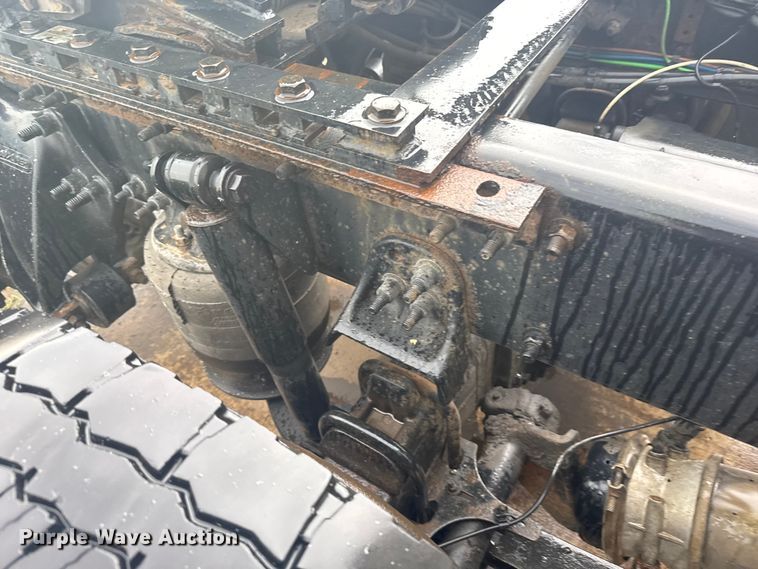 image for item ER2396 2016 Freightliner Cascadia semi truck