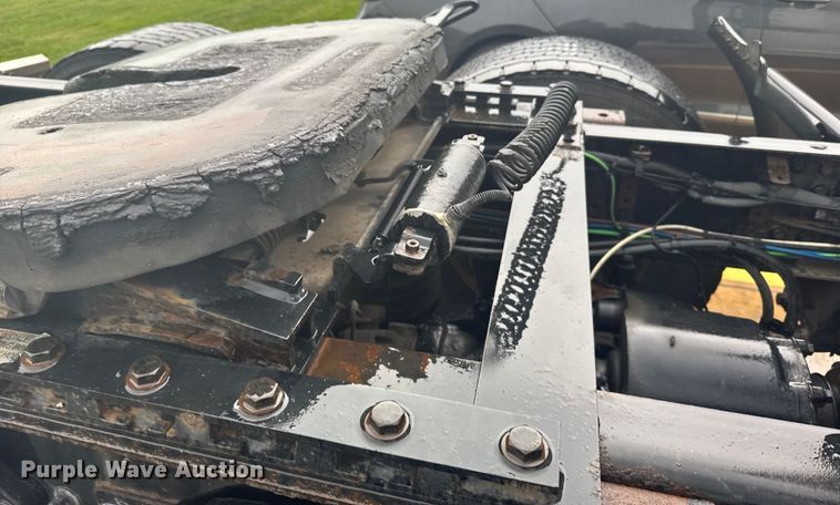 image for item ER2396 2016 Freightliner Cascadia semi truck