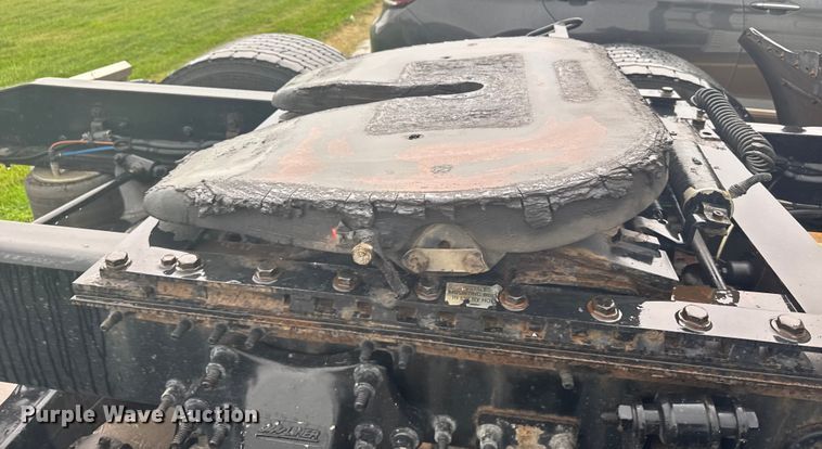 image for item ER2396 2016 Freightliner Cascadia semi truck