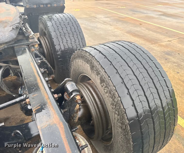 image for item ER2396 2016 Freightliner Cascadia semi truck