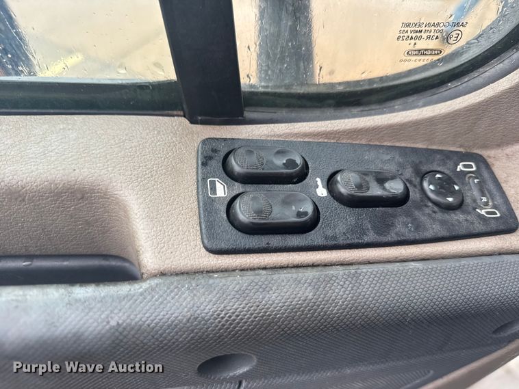 image for item ER2396 2016 Freightliner Cascadia semi truck