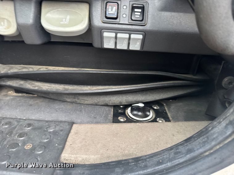 image for item ER2396 2016 Freightliner Cascadia semi truck