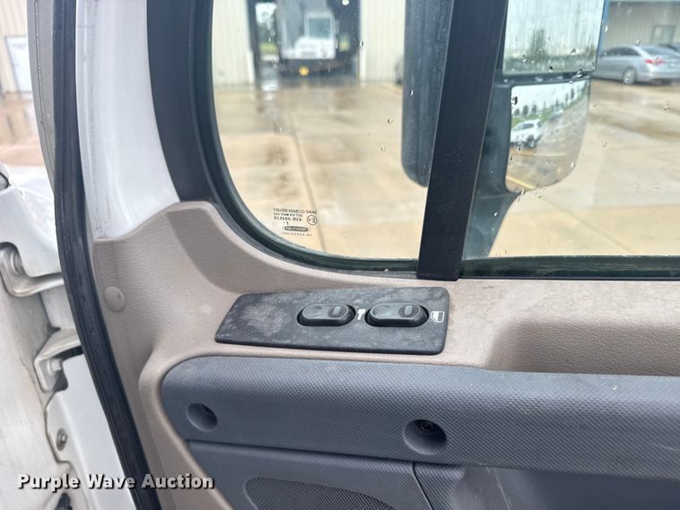 image for item ER2396 2016 Freightliner Cascadia semi truck