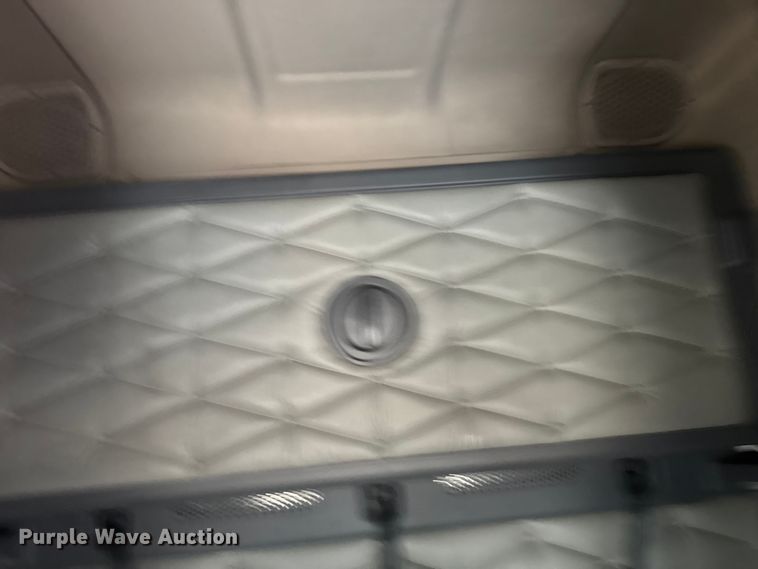 image for item ER2396 2016 Freightliner Cascadia semi truck