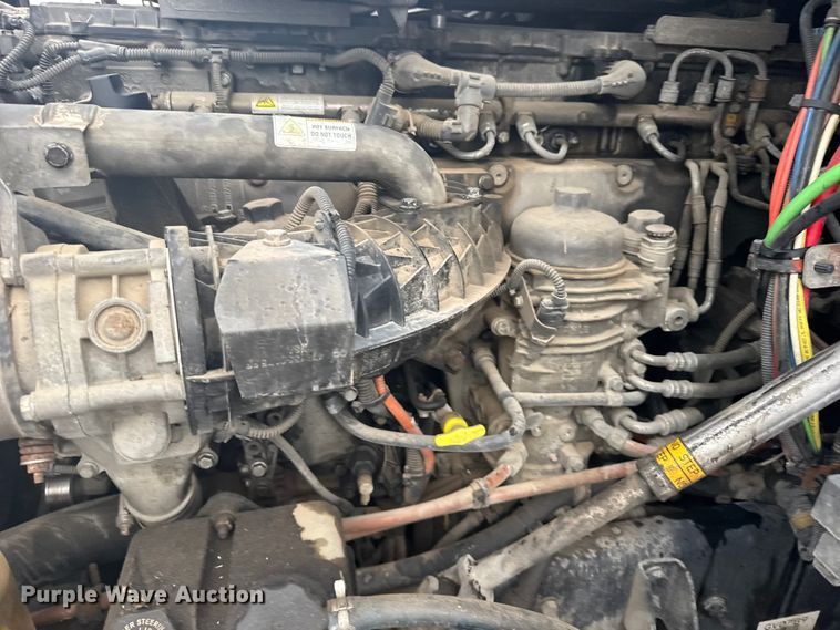 image for item ER2396 2016 Freightliner Cascadia semi truck