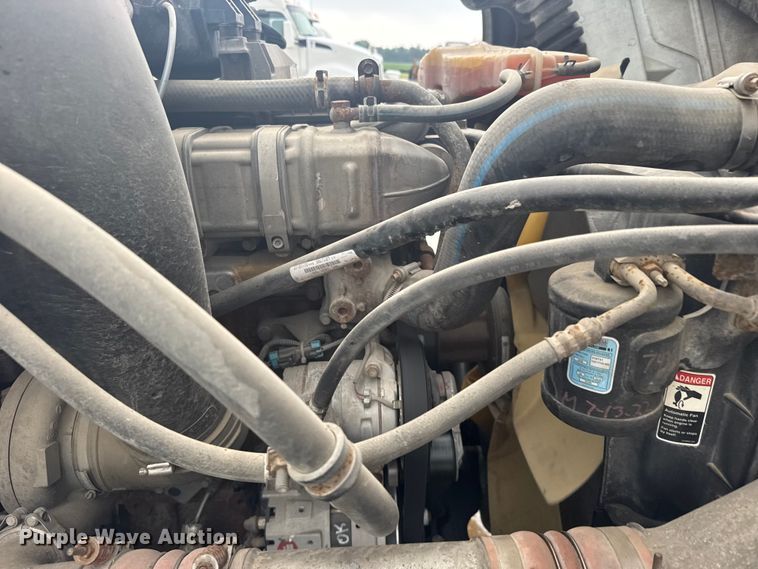 image for item ER2396 2016 Freightliner Cascadia semi truck