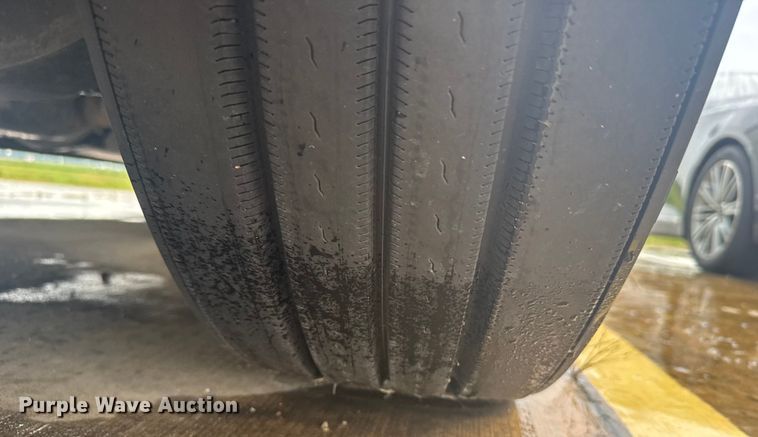 image for item ER2396 2016 Freightliner Cascadia semi truck