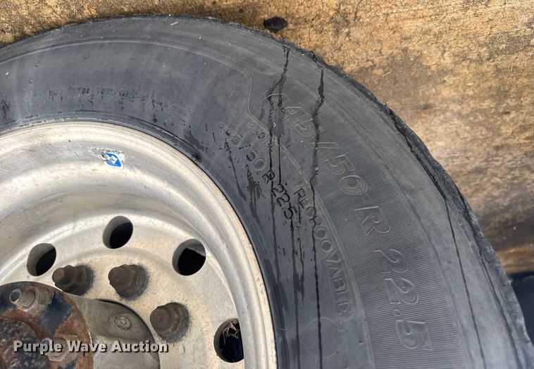 image for item ER2396 2016 Freightliner Cascadia semi truck