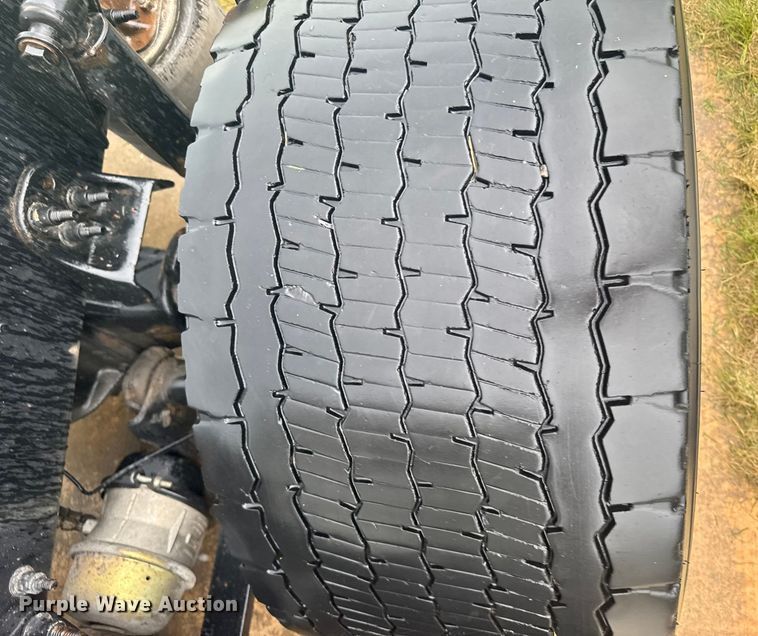 image for item ER2396 2016 Freightliner Cascadia semi truck