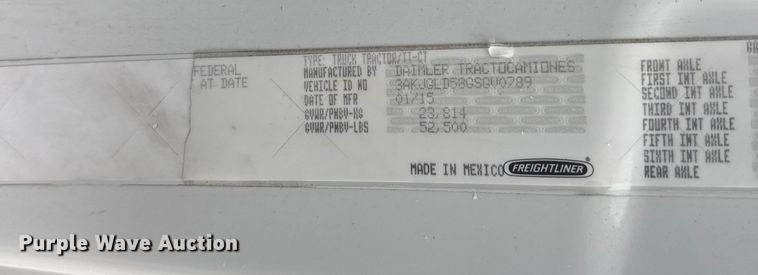 image for item ER2396 2016 Freightliner Cascadia semi truck