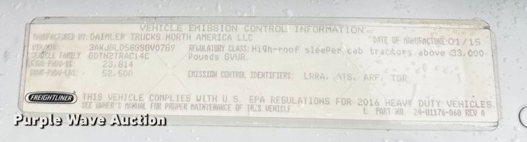 image for item ER2396 2016 Freightliner Cascadia semi truck