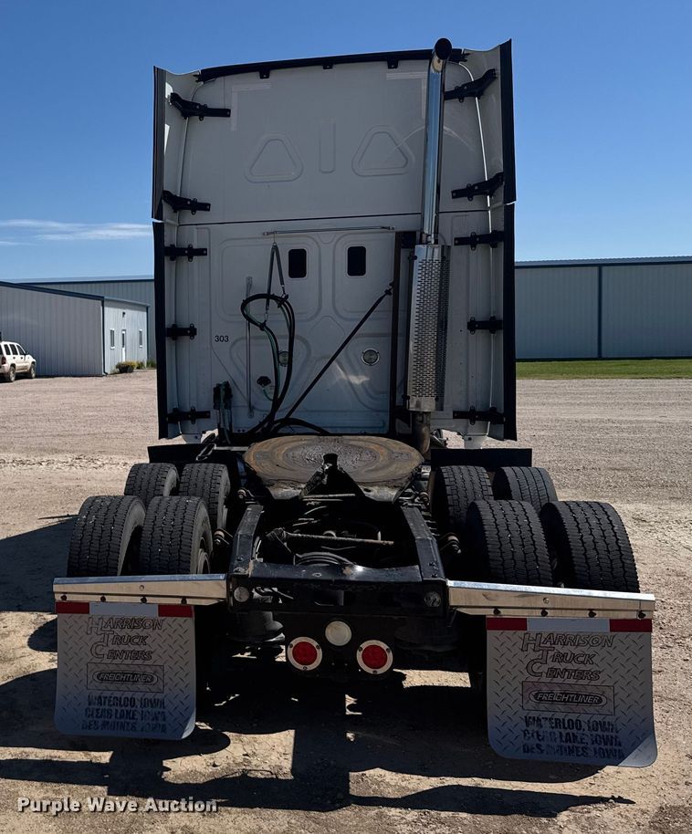 image for item ER2405 2016 Freightliner Cascadia glider kit semi truck