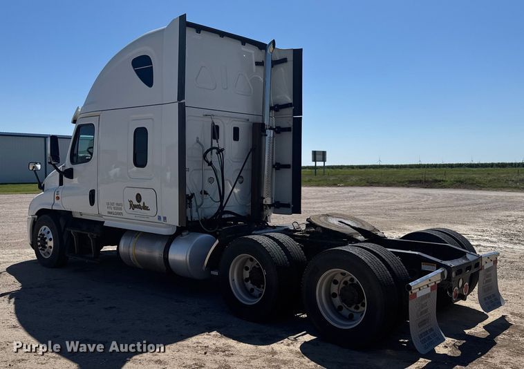 image for item ER2405 2016 Freightliner Cascadia glider kit semi truck