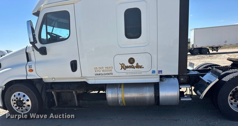 image for item ER2405 2016 Freightliner Cascadia glider kit semi truck