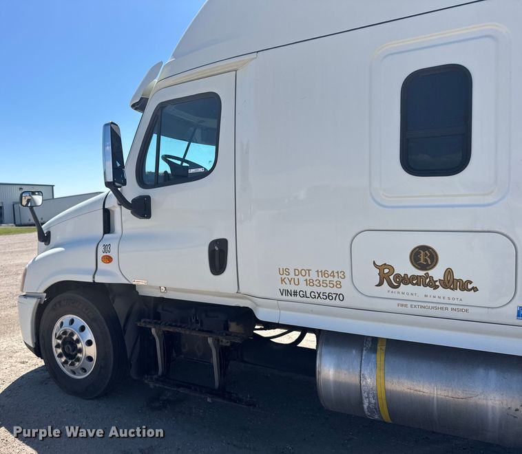 image for item ER2405 2016 Freightliner Cascadia glider kit semi truck