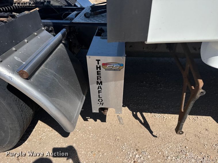 image for item ER2405 2016 Freightliner Cascadia glider kit semi truck