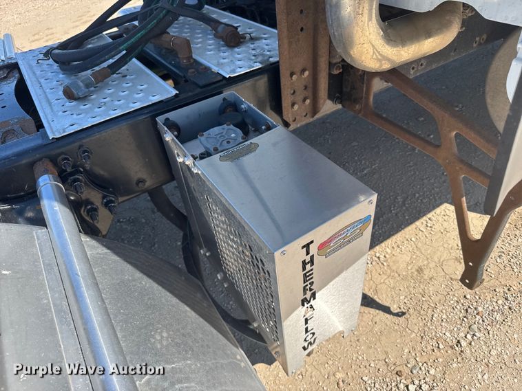 image for item ER2405 2016 Freightliner Cascadia glider kit semi truck