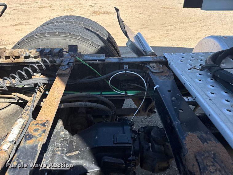 image for item ER2405 2016 Freightliner Cascadia glider kit semi truck