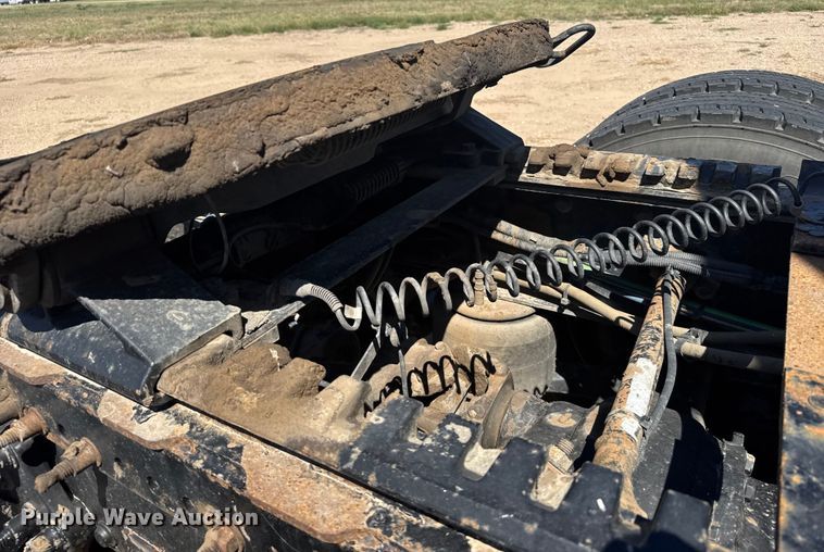 image for item ER2405 2016 Freightliner Cascadia glider kit semi truck