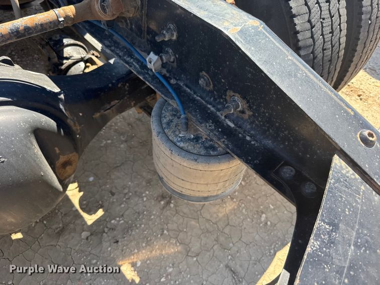 image for item ER2405 2016 Freightliner Cascadia glider kit semi truck