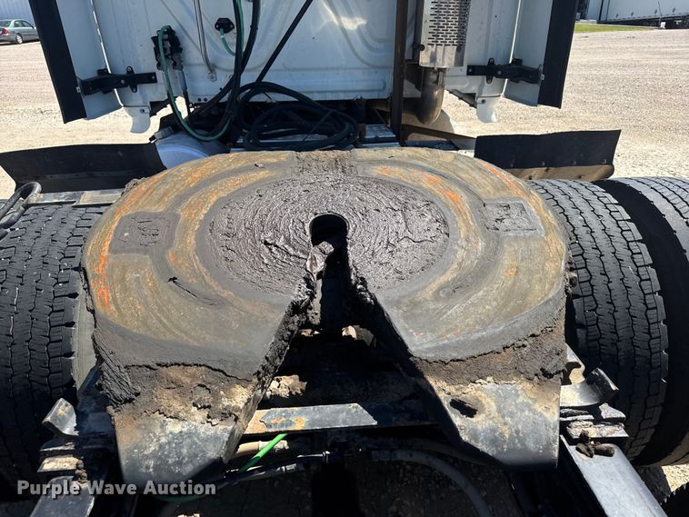 image for item ER2405 2016 Freightliner Cascadia glider kit semi truck