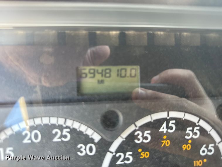 image for item ER2405 2016 Freightliner Cascadia glider kit semi truck