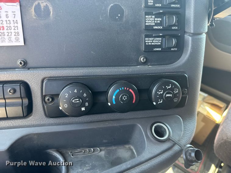 image for item ER2405 2016 Freightliner Cascadia glider kit semi truck