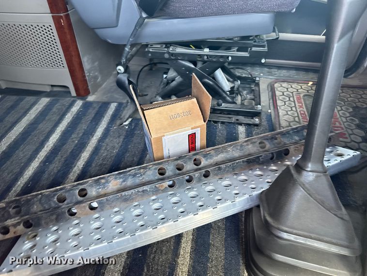 image for item ER2405 2016 Freightliner Cascadia glider kit semi truck