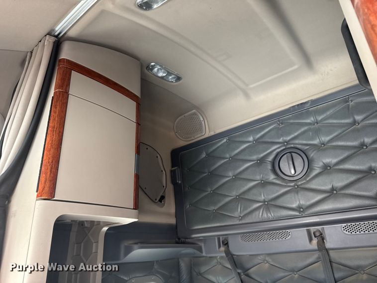 image for item ER2405 2016 Freightliner Cascadia glider kit semi truck