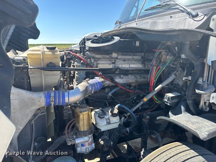 image for item ER2405 2016 Freightliner Cascadia glider kit semi truck