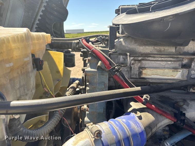 image for item ER2405 2016 Freightliner Cascadia glider kit semi truck