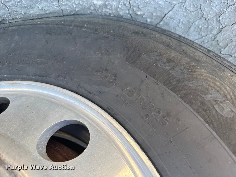 image for item ER2405 2016 Freightliner Cascadia glider kit semi truck