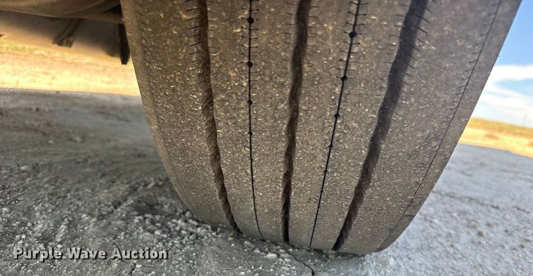 image for item ER2405 2016 Freightliner Cascadia glider kit semi truck