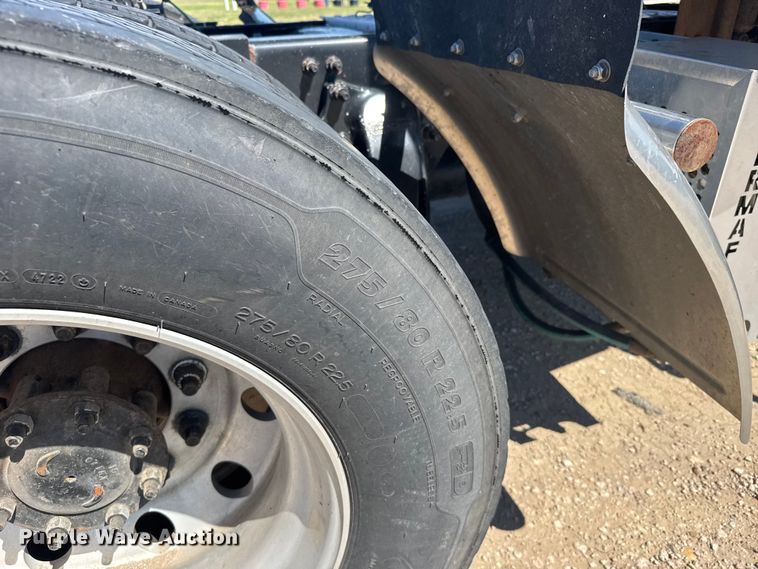 image for item ER2405 2016 Freightliner Cascadia glider kit semi truck