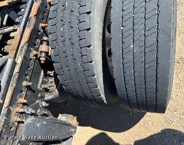 image for item ER2405 2016 Freightliner Cascadia glider kit semi truck