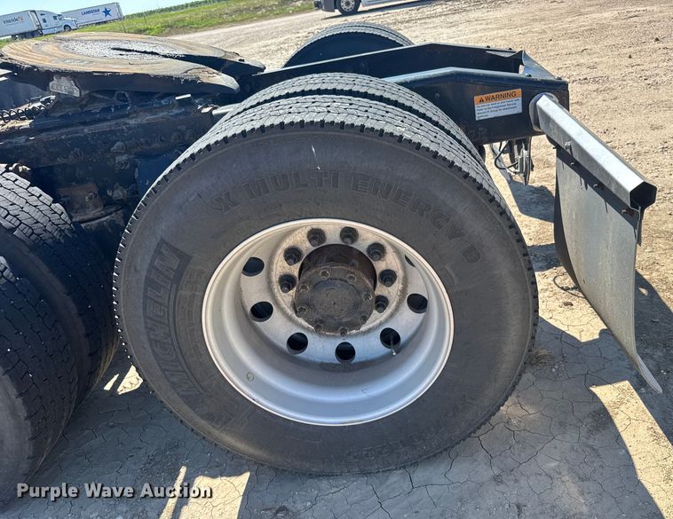 image for item ER2405 2016 Freightliner Cascadia glider kit semi truck