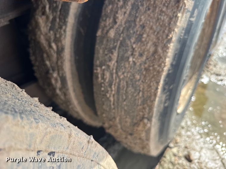 image for item ER2461 1980 Atoka 43D0L drop deck oilfield trailer