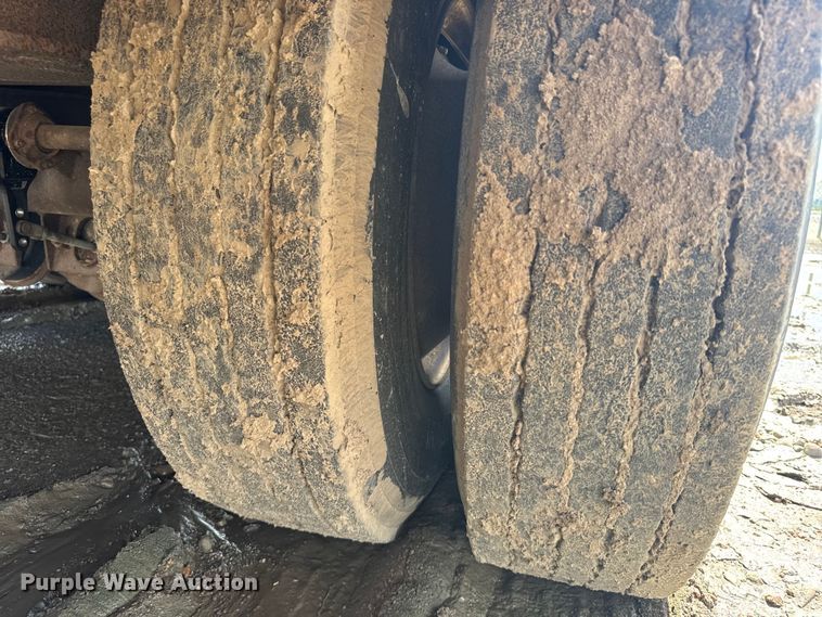 image for item ER2461 1980 Atoka 43D0L drop deck oilfield trailer