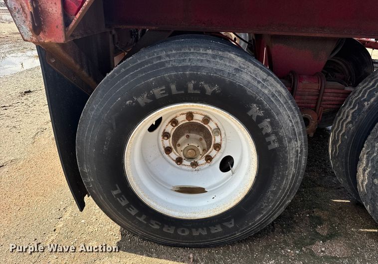 image for item ER2462 1980 Load oilfield trailer