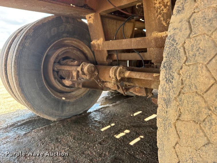 image for item ER2463 1982 Atoka 330FF oilfield trailer